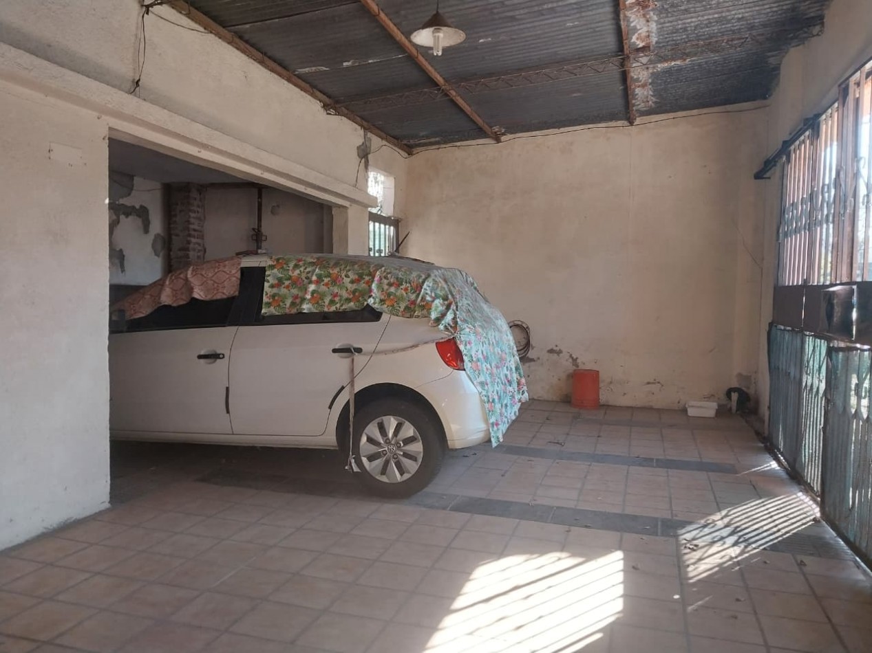 Casa al Frente amoblada con Patio cochera cubierta, doble ingreso 1 dormitorio patio Parrillero y galpon de guardas