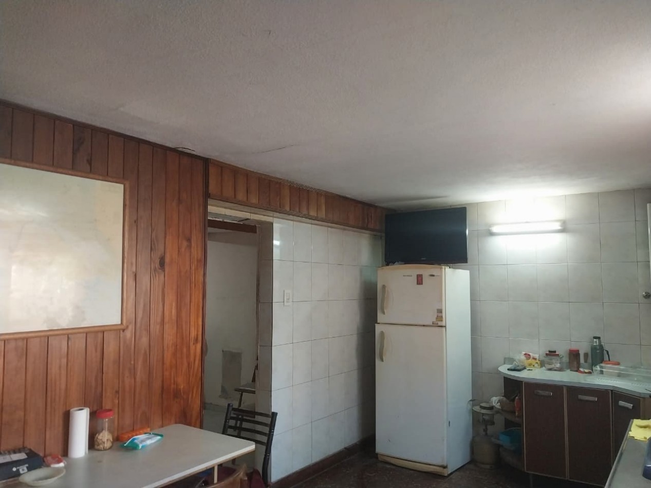 Casa al Frente amoblada con Patio cochera cubierta, doble ingreso 1 dormitorio patio Parrillero y galpon de guardas