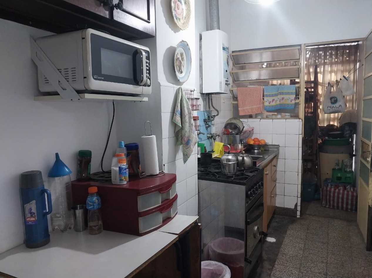 Departamento al frente lateral 2 dormitorios funcional de escalera bajas expensas 1° piso Richieri esquina La Paz Barrio Parque