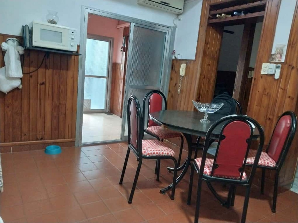 Departamento Interno de Pasillo sin expensas amplio 2 plantas patio terraza asador se aceptar permuta por inferior con patio zona centro