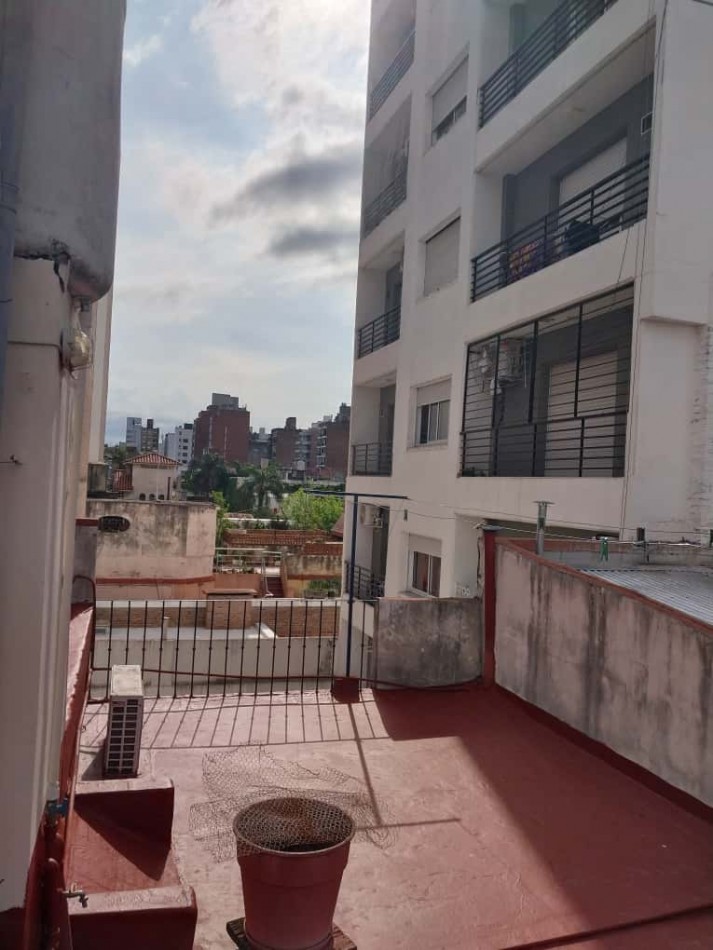 Departamento Interno de Pasillo sin expensas amplio 2 plantas patio terraza asador se aceptar permuta por inferior con patio zona centro