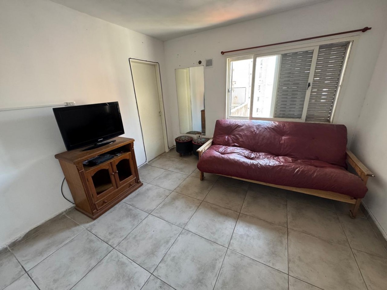 Departamento contrafrente lateral con balcon 1 dormitorios reciclado excelente ubicacion centrica  opcion amoblado bajas expensas