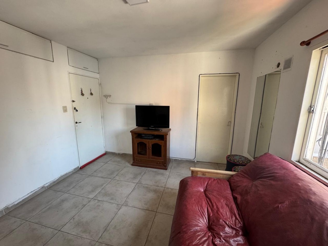 Departamento contrafrente lateral con balcon 1 dormitorios reciclado excelente ubicacion centrica  opcion amoblado bajas expensas