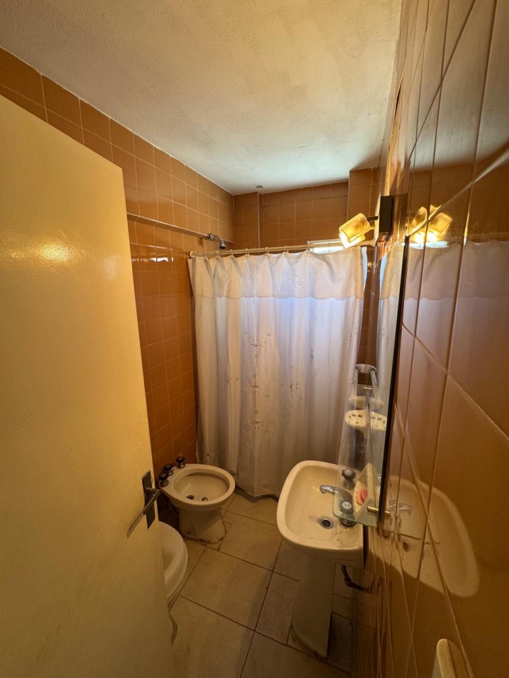 Departamento contrafrente lateral con balcon 1 dormitorios reciclado excelente ubicacion centrica  opcion amoblado bajas expensas