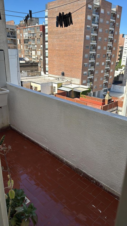 Departamento contrafrente lateral con balcon 1 dormitorios reciclado excelente ubicacion centrica  opcion amoblado bajas expensas
