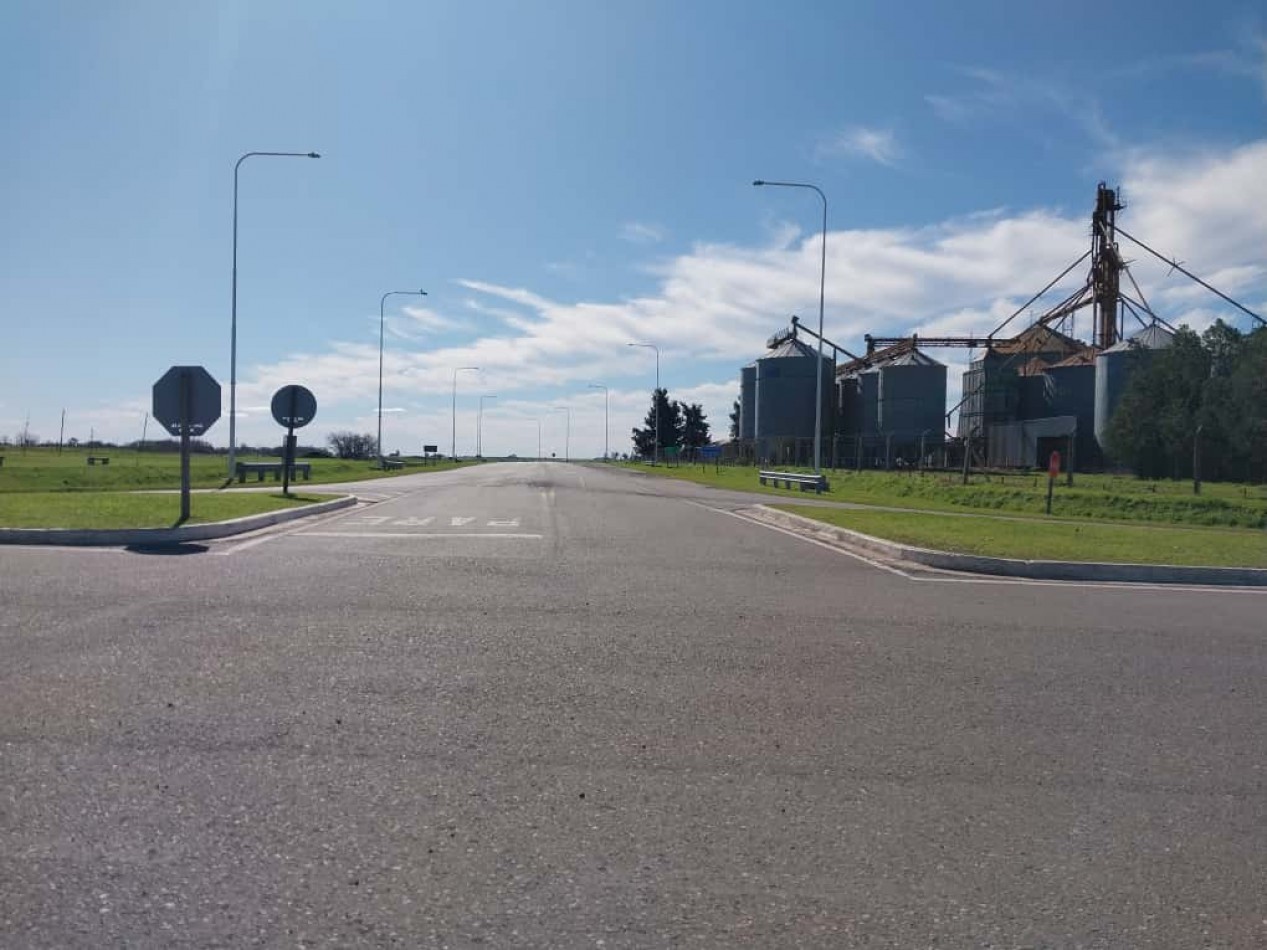 Terrenos de 300 m2 a 500 m2 con una entrega , cuotas fijas  amplia financiacion  en pesos - se Acepta vehiculo en parte de pago