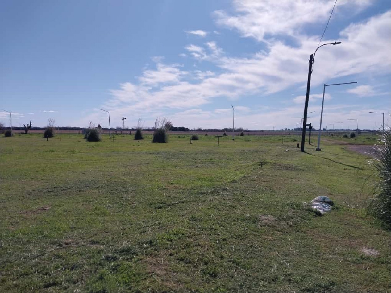 Terrenos de 300 m2 a 500 m2 con una entrega , cuotas fijas  amplia financiacion  en pesos - se Acepta vehiculo en parte de pago