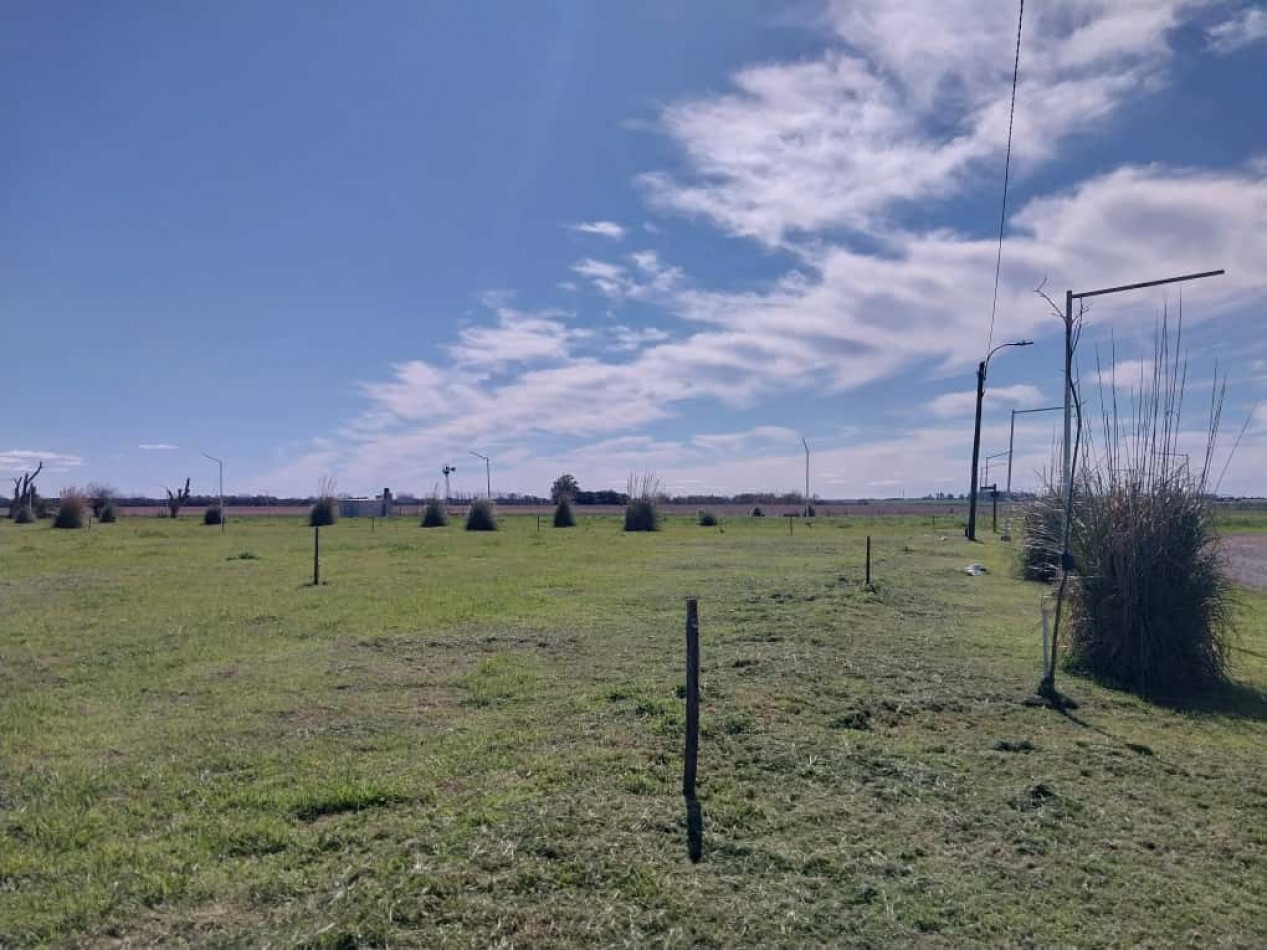 Terrenos de 300 m2 a 500 m2 con una entrega , cuotas fijas  amplia financiacion  en pesos - se Acepta vehiculo en parte de pago