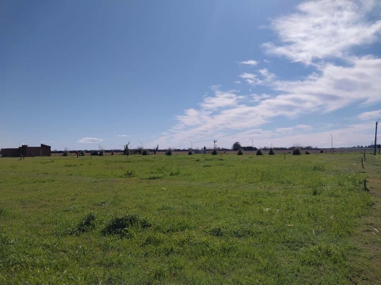 Terrenos de 300 m2 a 500 m2 con una entrega , cuotas fijas  amplia financiacion  en pesos - se Acepta vehiculo en parte de pago