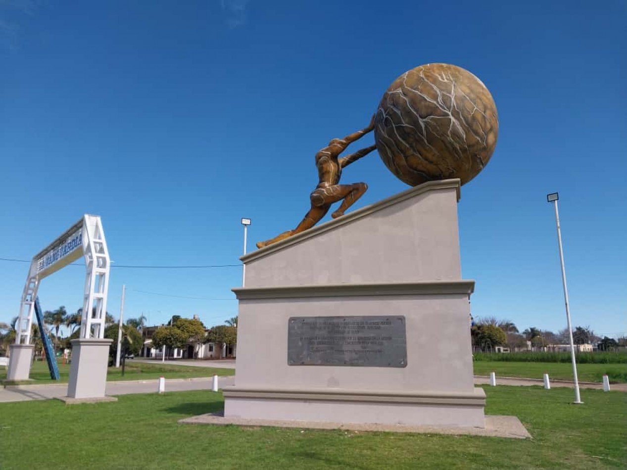 Terrenos de 300 m2 a 500 m2 con una entrega , cuotas fijas  amplia financiacion  en pesos - se Acepta vehiculo en parte de pago