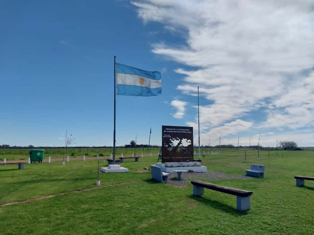 Terrenos de 300 m2 a 500 m2 con una entrega , cuotas fijas  amplia financiacion  en pesos - se Acepta vehiculo en parte de pago