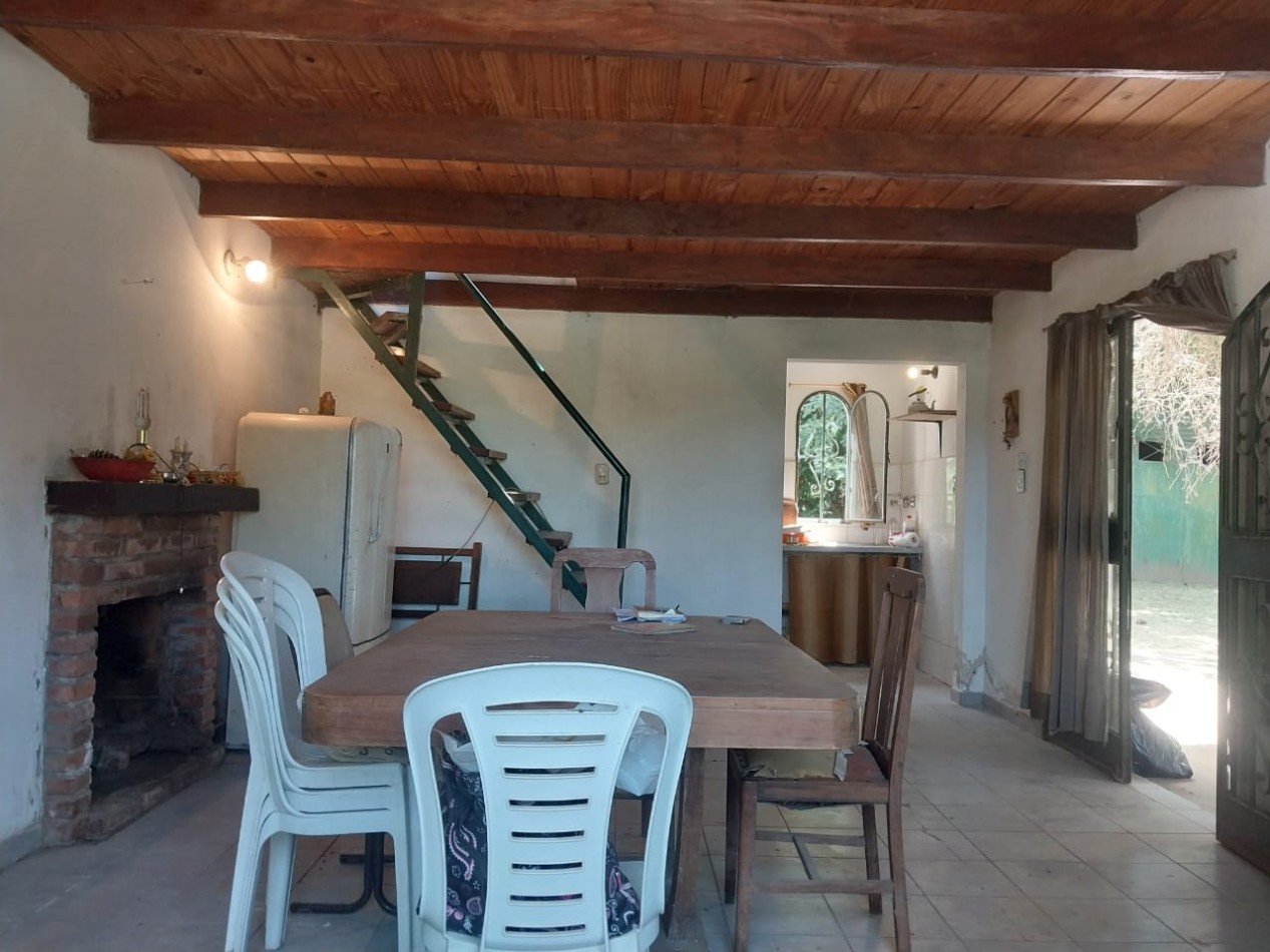 Casa con salida al Rio Carcaraña con una hermosa vista emplazada en 990 m2 con 2 ingresos mas pileta  ideal para un emprendimiento