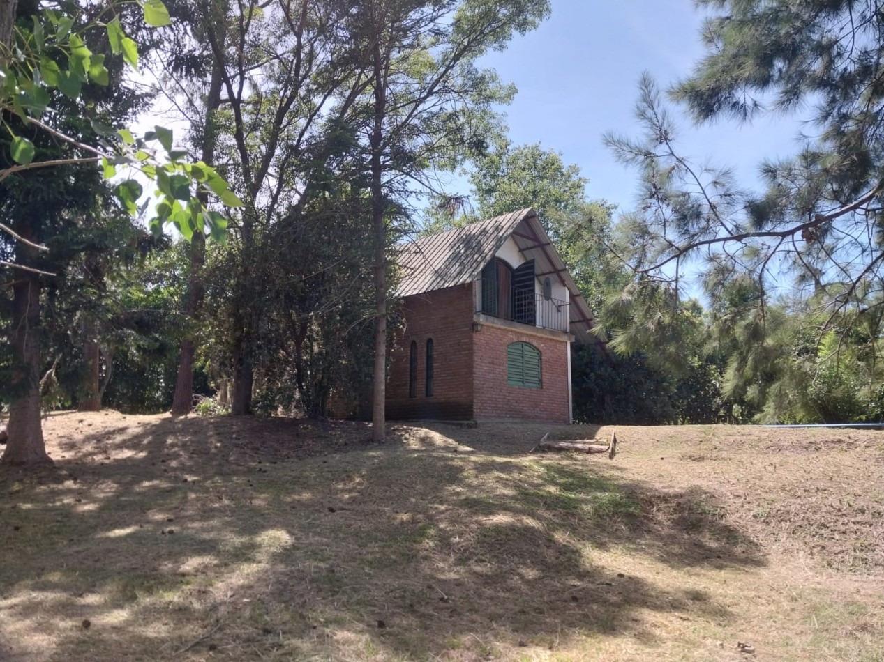 Casa con salida al Rio Carcaraña con una hermosa vista emplazada en 990 m2 con 2 ingresos mas pileta  ideal para un emprendimiento