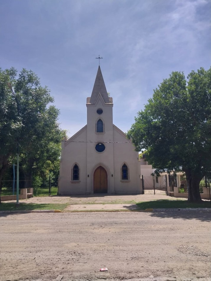 Casa con salida al Rio Carcaraña con una hermosa vista emplazada en 990 m2 con 2 ingresos mas pileta  ideal para un emprendimiento