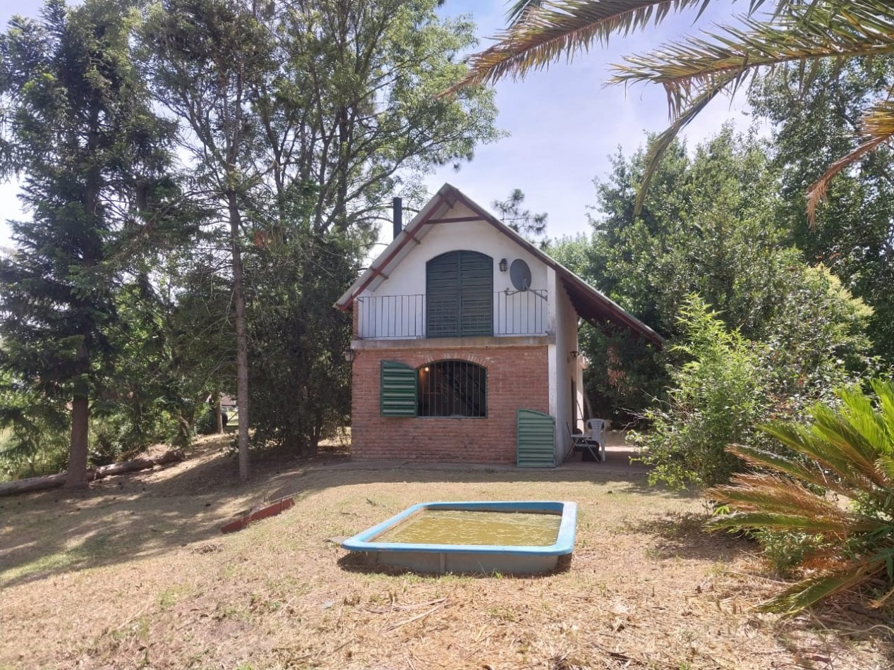 Casa con salida al Rio Carcaraña con una hermosa vista emplazada en 990 m2 con 2 ingresos mas pileta  ideal para un emprendimiento