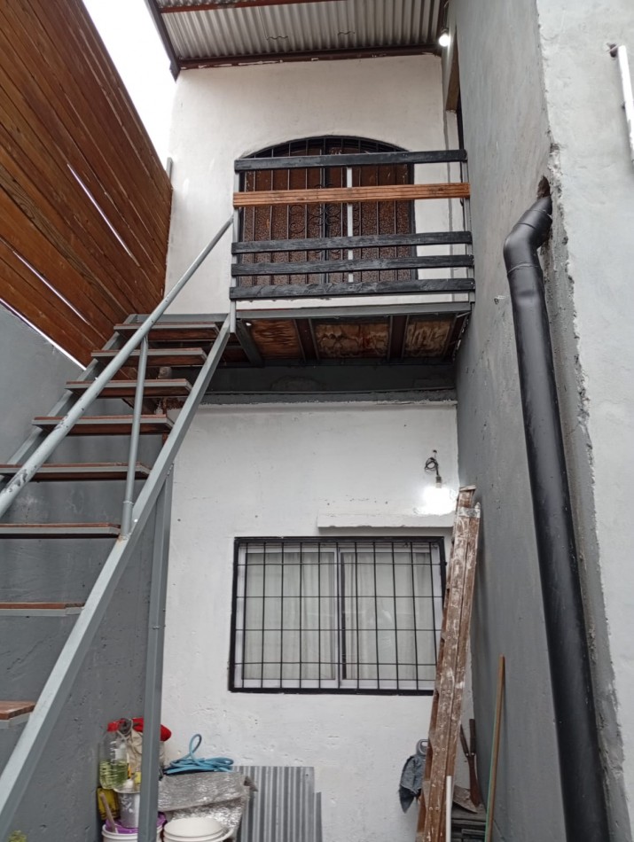 2 Departamentos internos de pasillo unico resuelto en planta baja y alta. reciclado . ideal inversion Zona Norte se escuchan ofertas