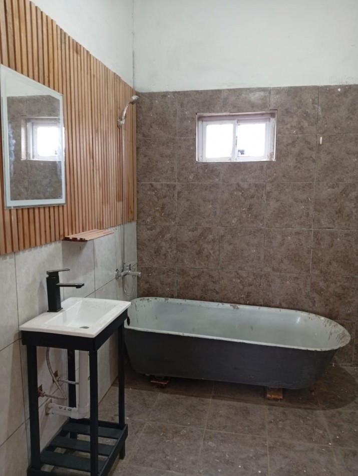 2 Departamentos internos de pasillo unico resuelto en planta baja y alta. reciclado . ideal inversion Zona Norte se escuchan ofertas