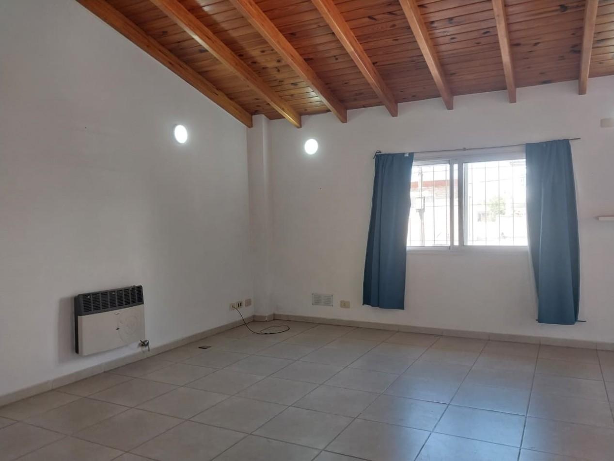 Departamento al frente en 2 plantas con patio amplio luminoso Zona Norte