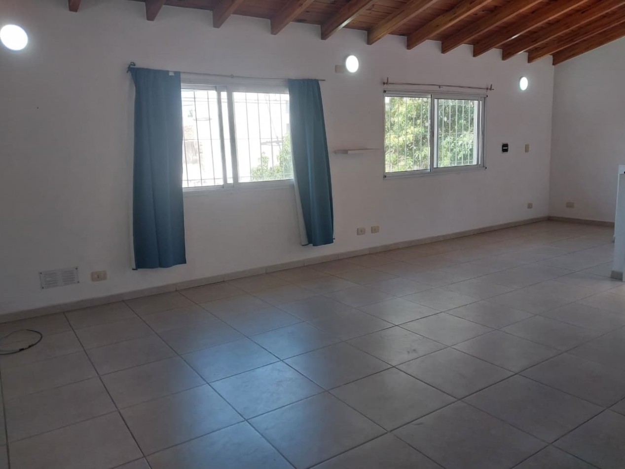 Departamento al frente en 2 plantas con patio amplio luminoso Zona Norte