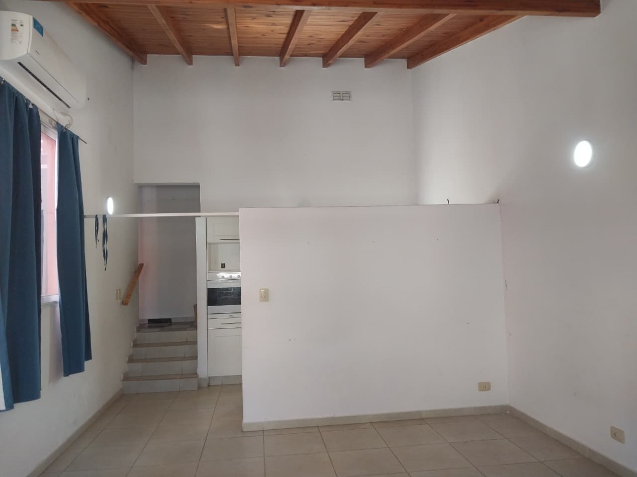 Departamento al frente en 2 plantas con patio amplio luminoso Zona Norte