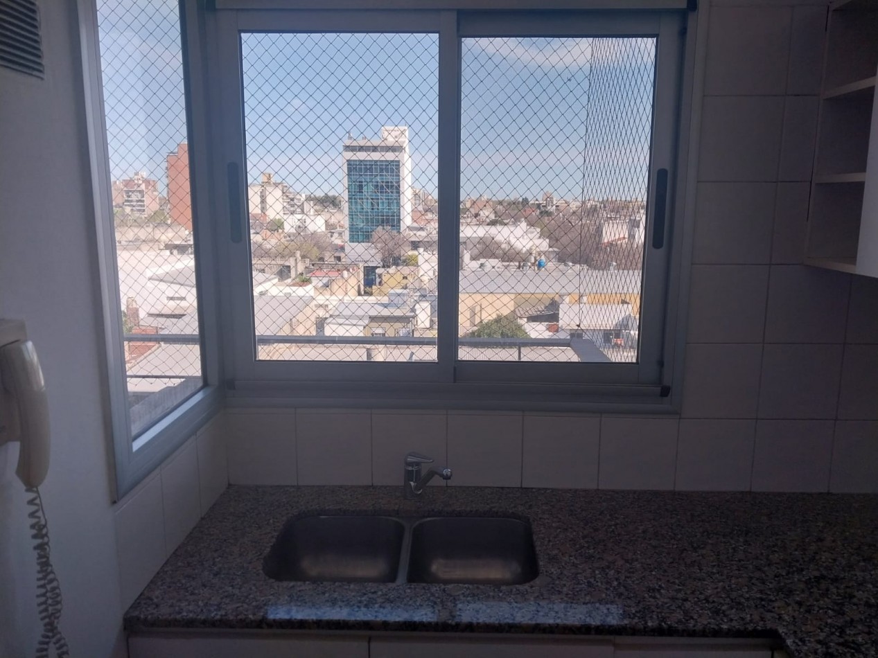 Departamento Semipiso de 2 dormitorios al frente con cochera semicubierta Barrio Abasto 