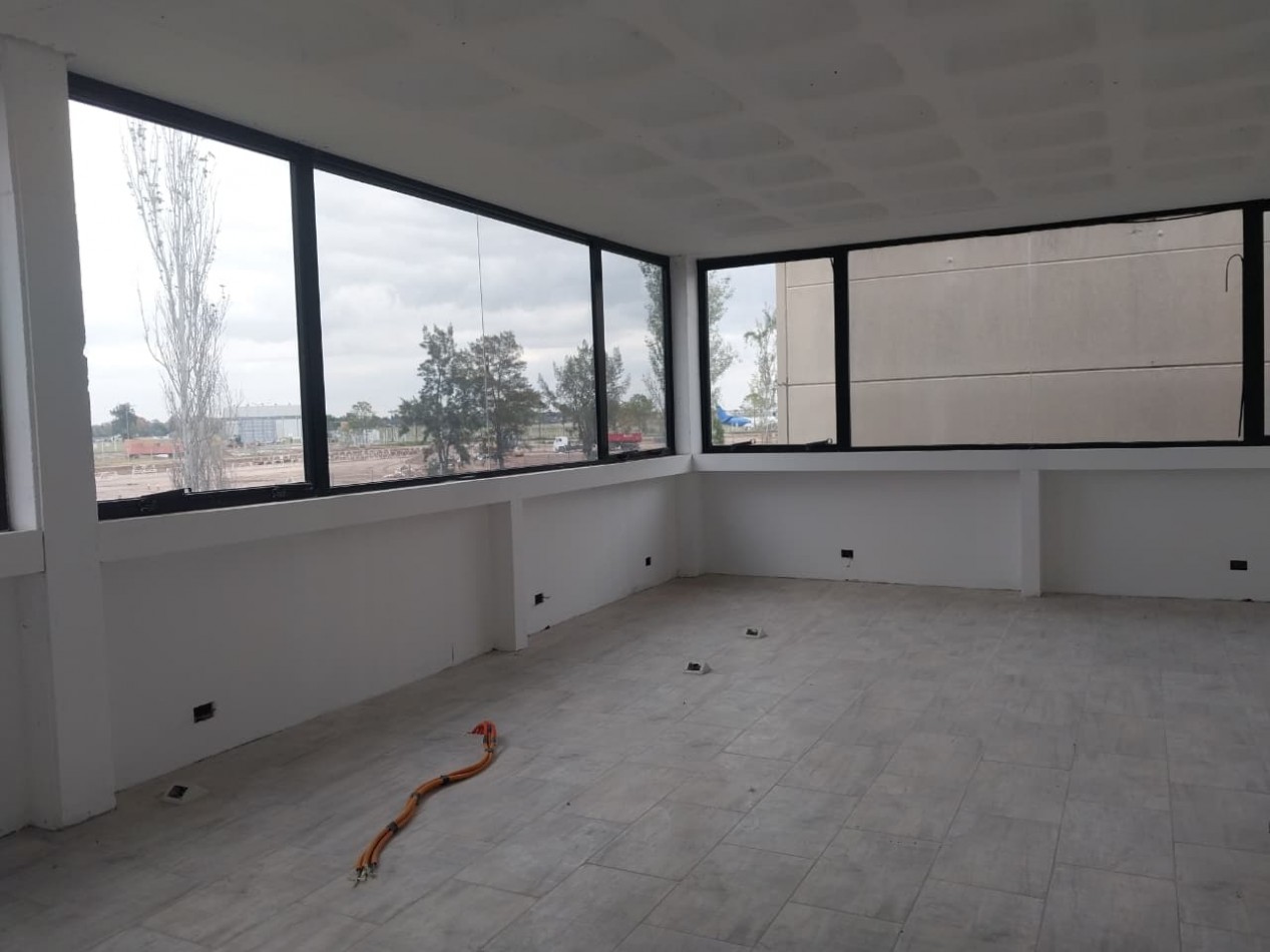 VENTA OFICINAS / ESTUDIO 8 UNIDADES EN SHOPPING PLAZA FISHERTON LIMITE ENTRE FUNES Y ROSARIO