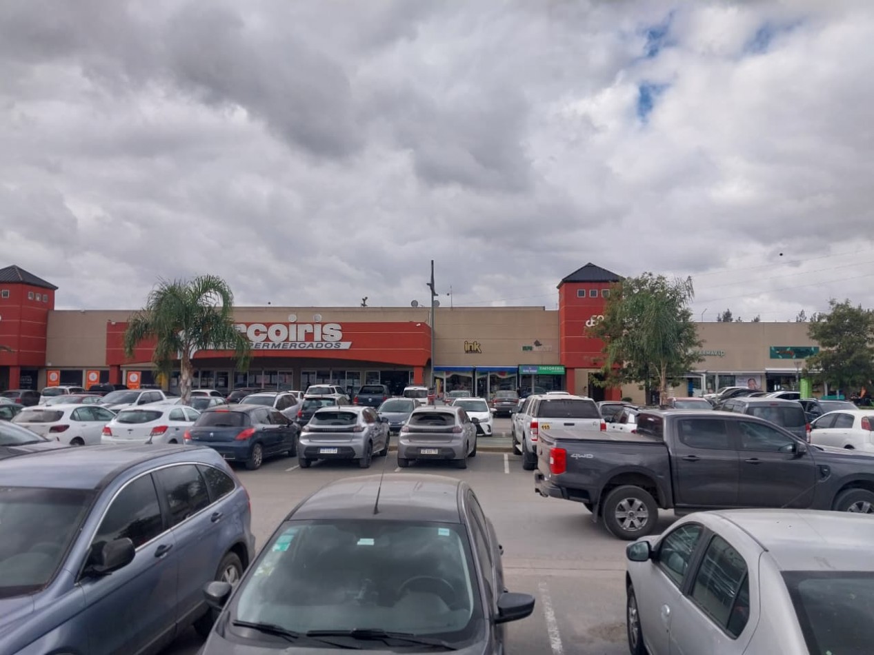VENTA OFICINAS / ESTUDIO 8 UNIDADES EN SHOPPING PLAZA FISHERTON LIMITE ENTRE FUNES Y ROSARIO