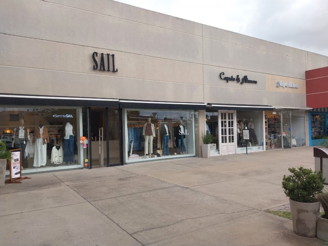VENTA OFICINAS / ESTUDIO 8 UNIDADES EN SHOPPING PLAZA FISHERTON LIMITE ENTRE FUNES Y ROSARIO