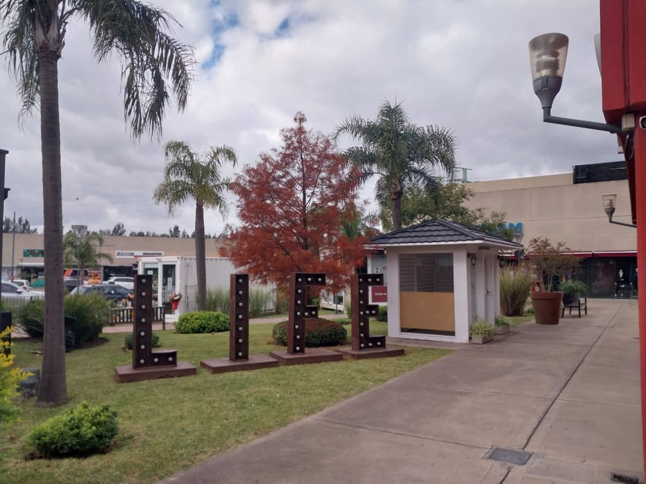 VENTA OFICINAS / ESTUDIO 8 UNIDADES EN SHOPPING PLAZA FISHERTON LIMITE ENTRE FUNES Y ROSARIO