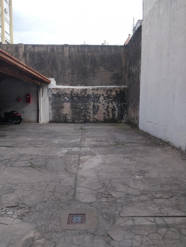 Departamento Semipiso al Frente 2 Dormitorios con Cochera Italia N°164  Valor Negociable