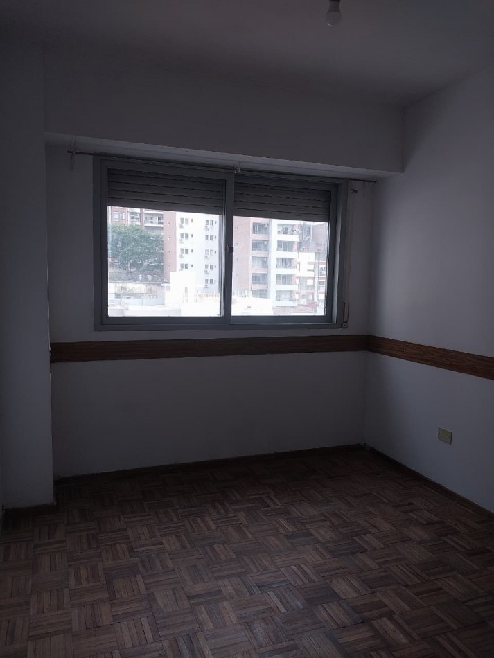 Departamento Semipiso al Frente 2 Dormitorios con Cochera Italia N°164  Valor Negociable