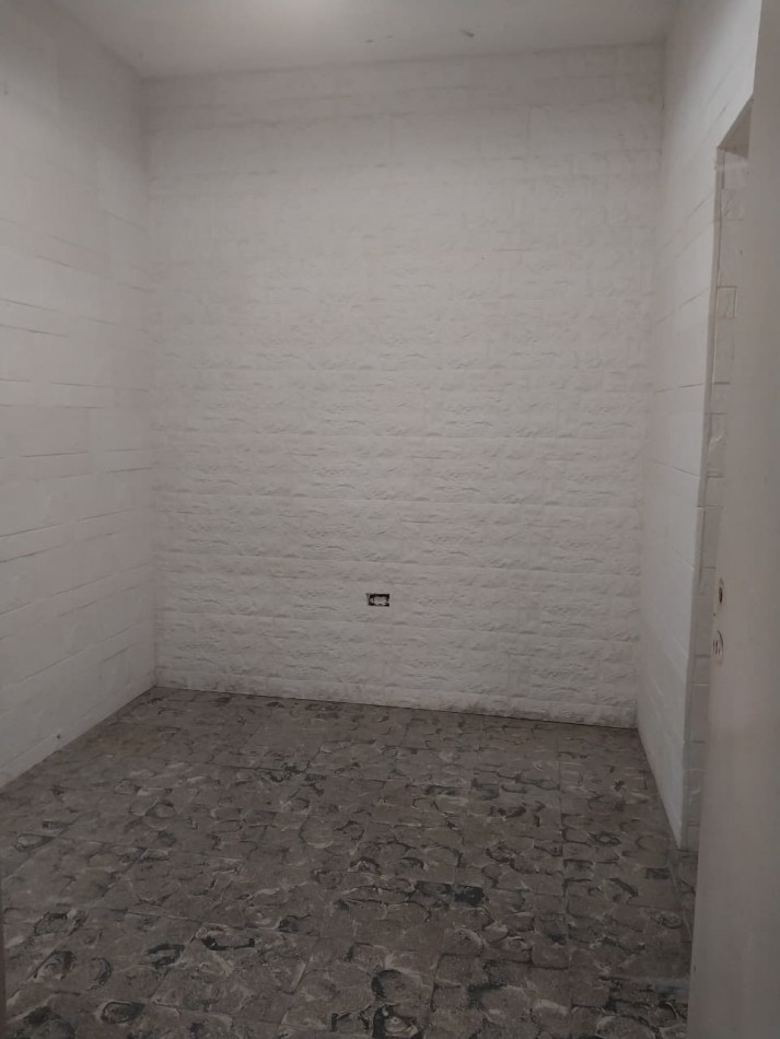 Departamento Interno de Pasillo 3 Dormitorios con Patio y Terraza Zona Sur Crespo 4225 (2 unidades en el mismo) SIN EXPENSAS