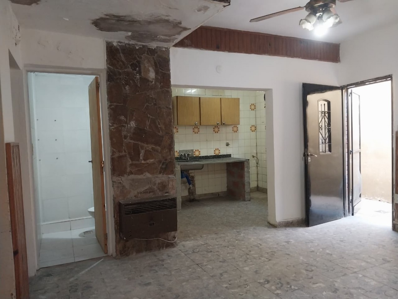 Departamento Interno de Pasillo 3 Dormitorios con Patio y Terraza Zona Sur Crespo 4225 (2 unidades en el mismo) SIN EXPENSAS