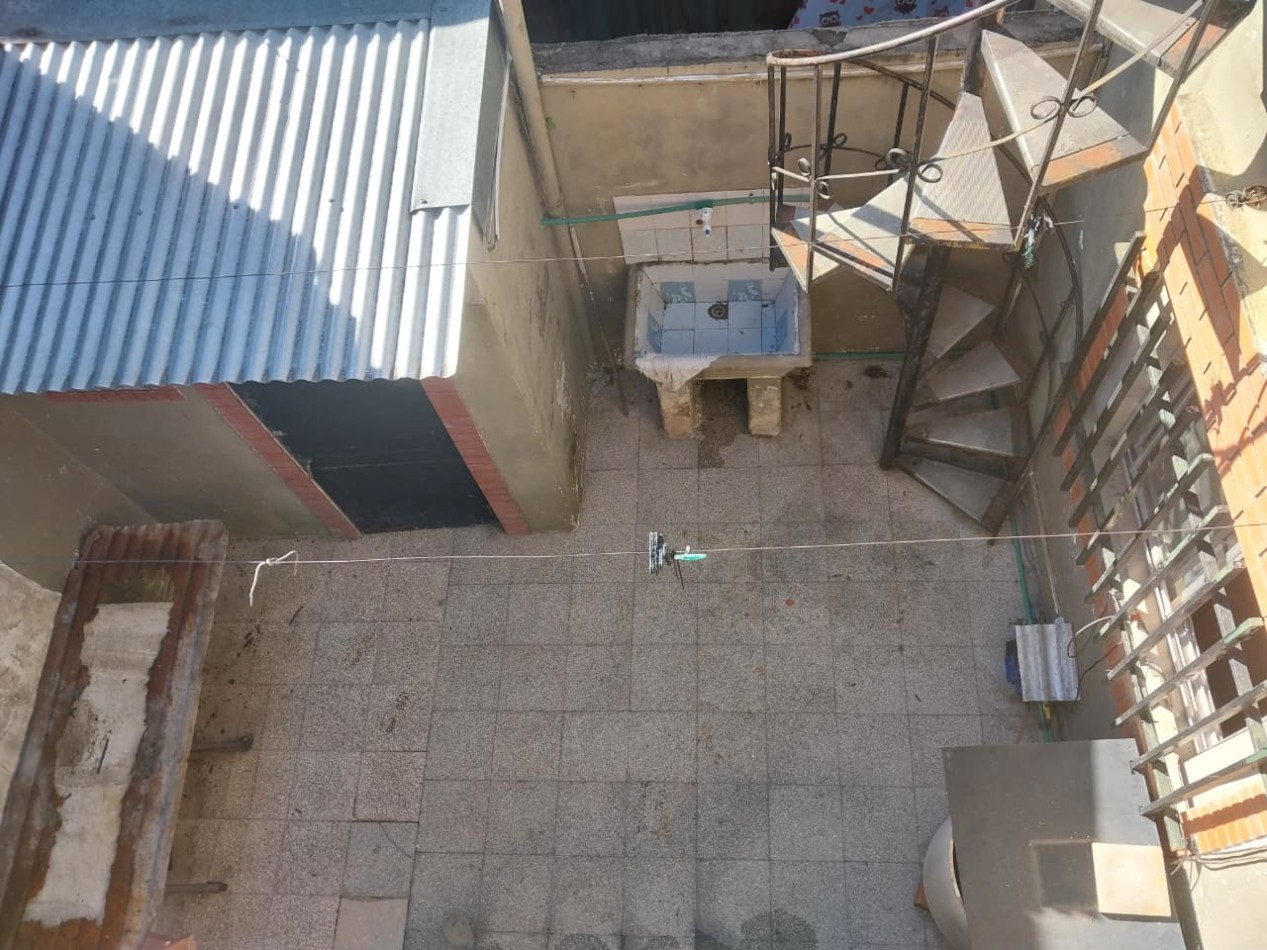 Departamento Interno de Pasillo 3 Dormitorios con Patio y Terraza Zona Sur Crespo 4225 (2 unidades en el mismo) SIN EXPENSAS