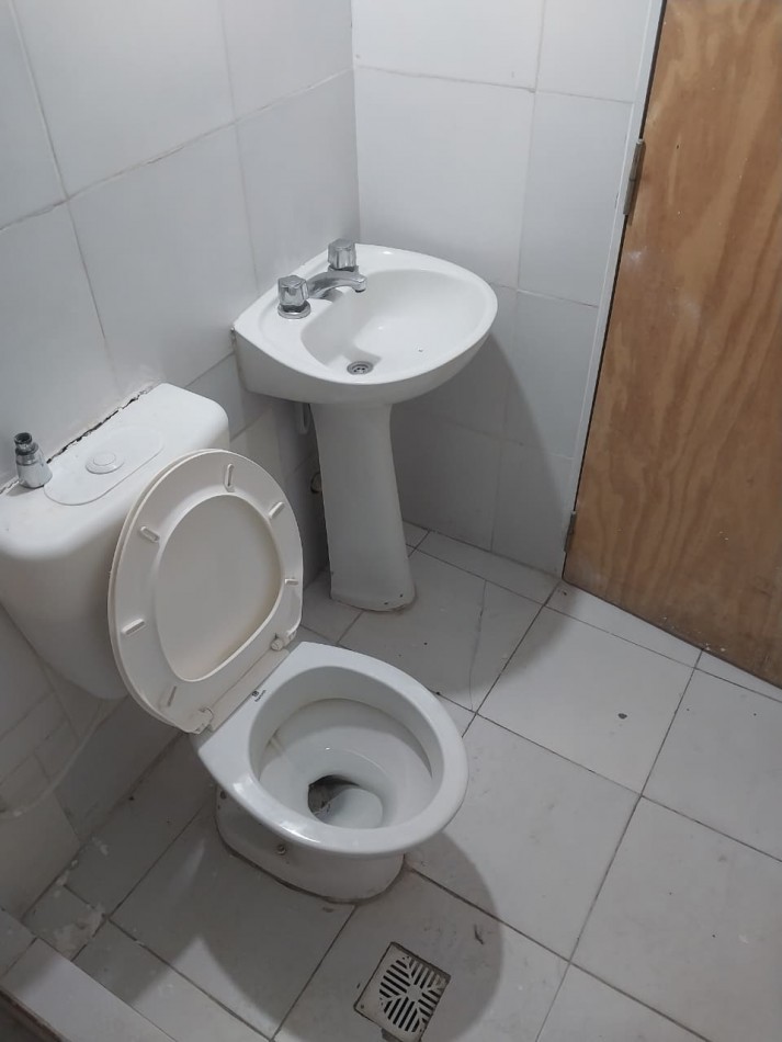 Departamento Interno de Pasillo 3 Dormitorios con Patio y Terraza Zona Sur Crespo 4225 (2 unidades en el mismo) SIN EXPENSAS