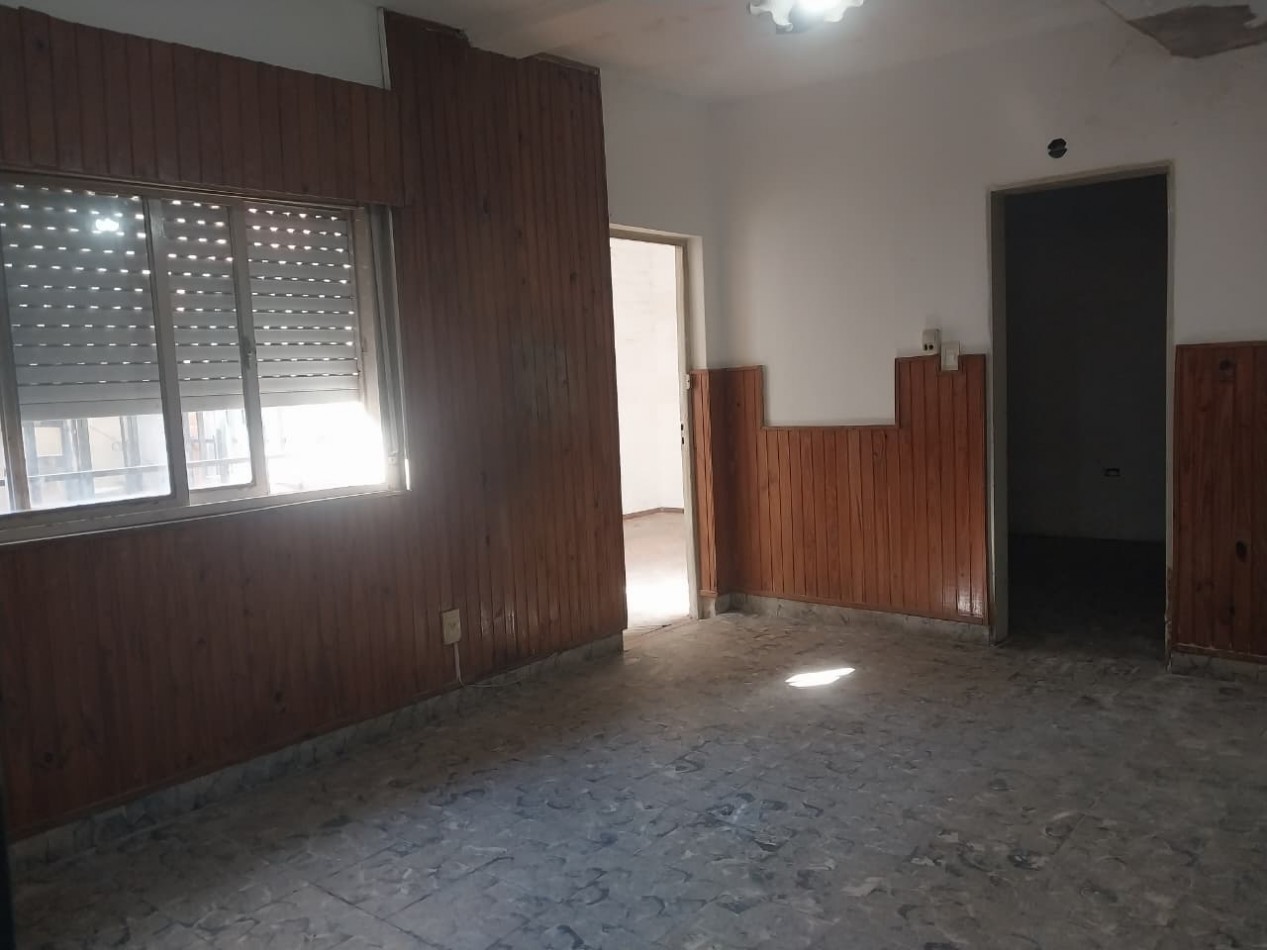 Departamento Interno de Pasillo 3 Dormitorios con Patio y Terraza Zona Sur Crespo 4225 (2 unidades en el mismo) SIN EXPENSAS