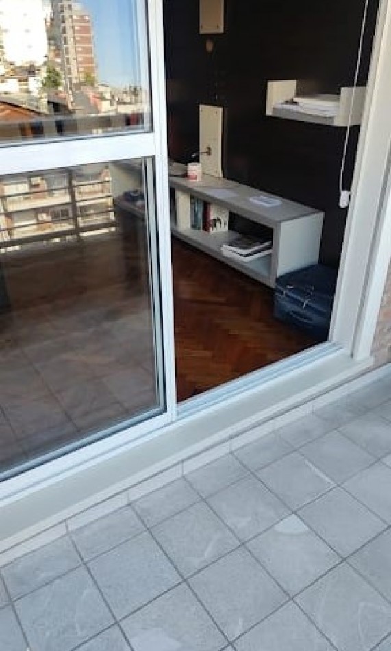 Semipiso al frente 2 dormitorios excelente ubicacion Italia al 1500