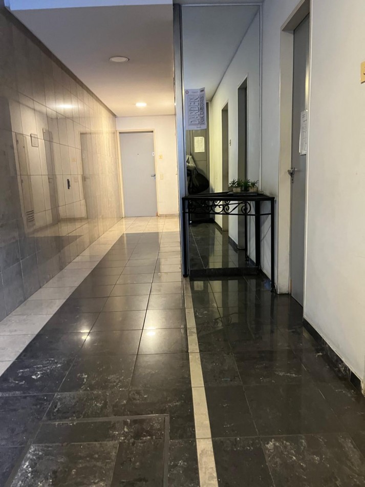 Semipiso al frente 2 dormitorios excelente ubicacion Italia al 1500