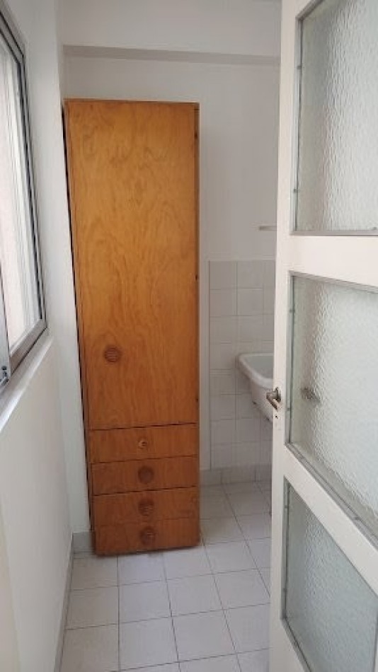 Semipiso al frente 2 dormitorios excelente ubicacion Italia al 1500