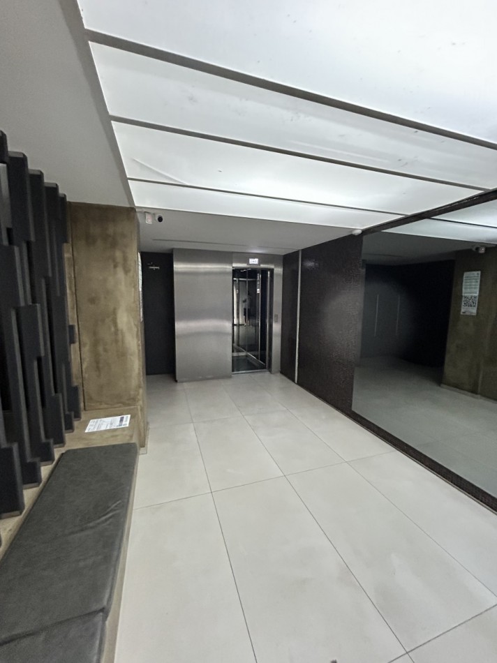  Venta  Semipiso balcones al  frente 2 dormitorios a estrenar 2 balcones  y terraza  exclusiva excelente iluminacion y ventilacion Valor Negociable.