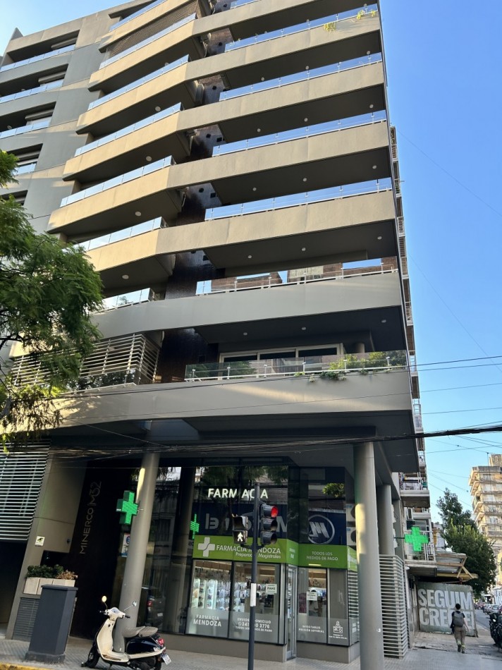  Venta  Semipiso balcones al  frente 2 dormitorios a estrenar 2 balcones  y terraza  exclusiva excelente iluminacion y ventilacion Valor Negociable.