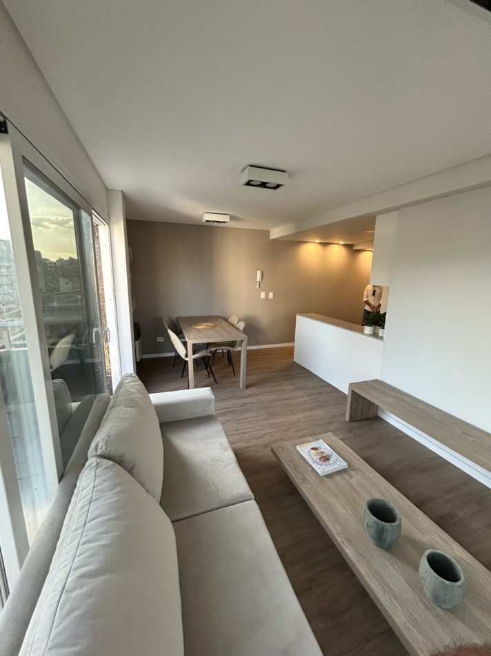  Venta  Semipiso balcones al  frente 2 dormitorios a estrenar 2 balcones  y terraza  exclusiva excelente iluminacion y ventilacion Valor Negociable.