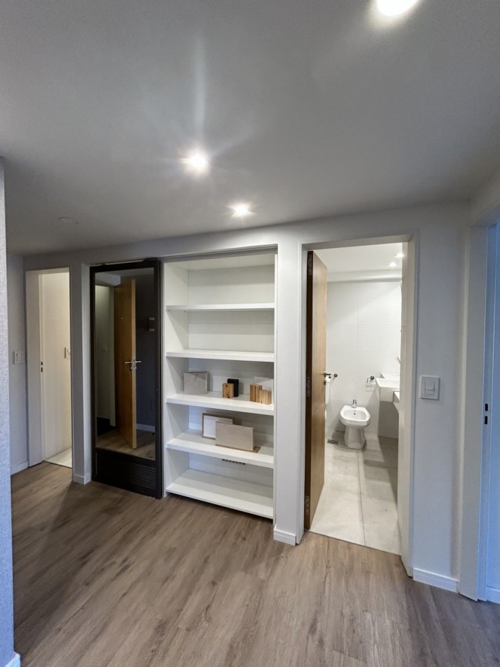  Venta  Semipiso balcones al  frente 2 dormitorios a estrenar 2 balcones  y terraza  exclusiva excelente iluminacion y ventilacion Valor Negociable.