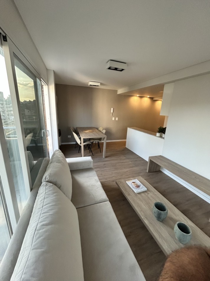  Venta  Semipiso balcones al  frente 2 dormitorios a estrenar 2 balcones  y terraza  exclusiva excelente iluminacion y ventilacion Valor Negociable.