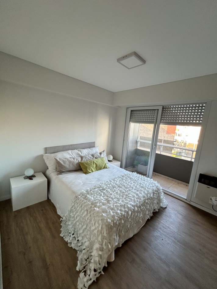 Venta  Semipiso balcones al  frente 2 dormitorios a estrenar 2 balcones  y terraza  exclusiva excelente iluminacion y ventilacion Valor Negociable.