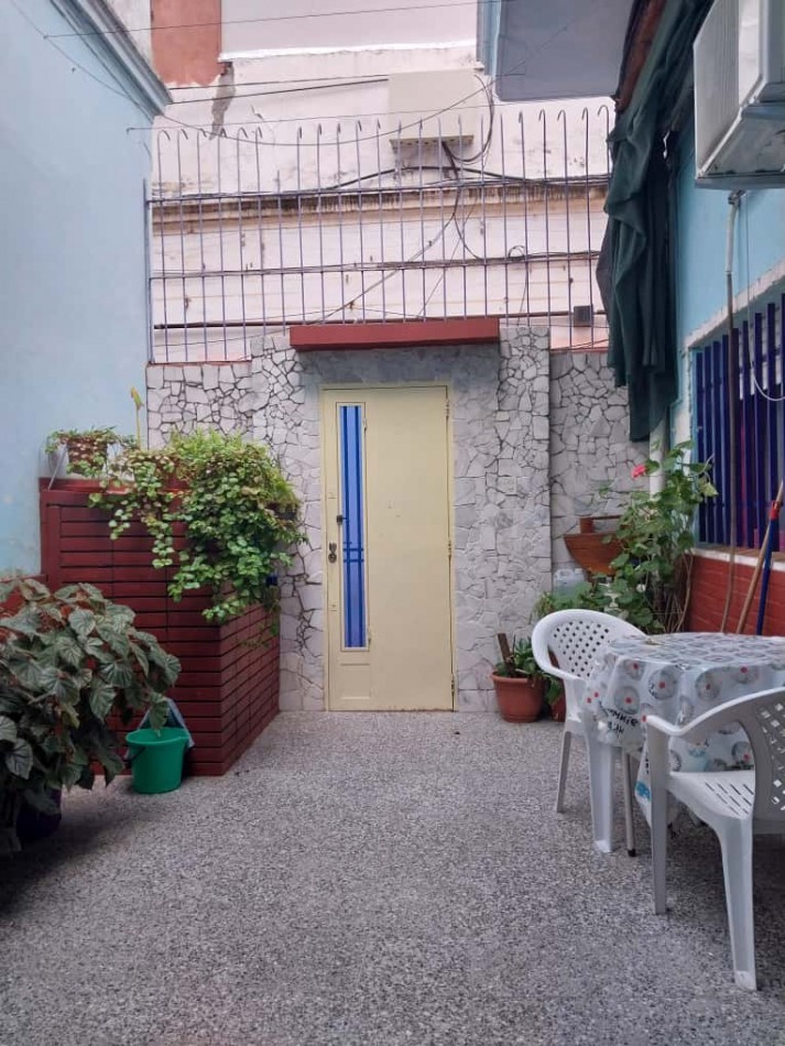 Departamento Interno de Pasillo sin expensas amplio 2 plantas patio terraza asador se aceptar permuta por inferior con patio zona centro