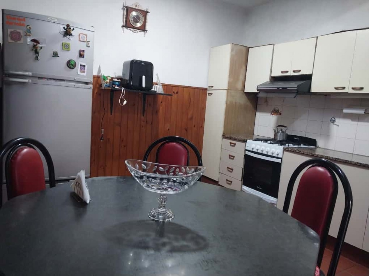 Departamento Interno de Pasillo sin expensas amplio 2 plantas patio terraza asador se aceptar permuta por inferior con patio zona centro