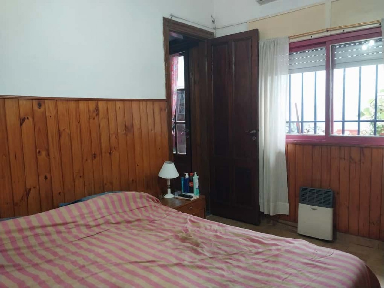 Departamento Interno de Pasillo sin expensas amplio 2 plantas patio terraza asador se aceptar permuta por inferior con patio zona centro