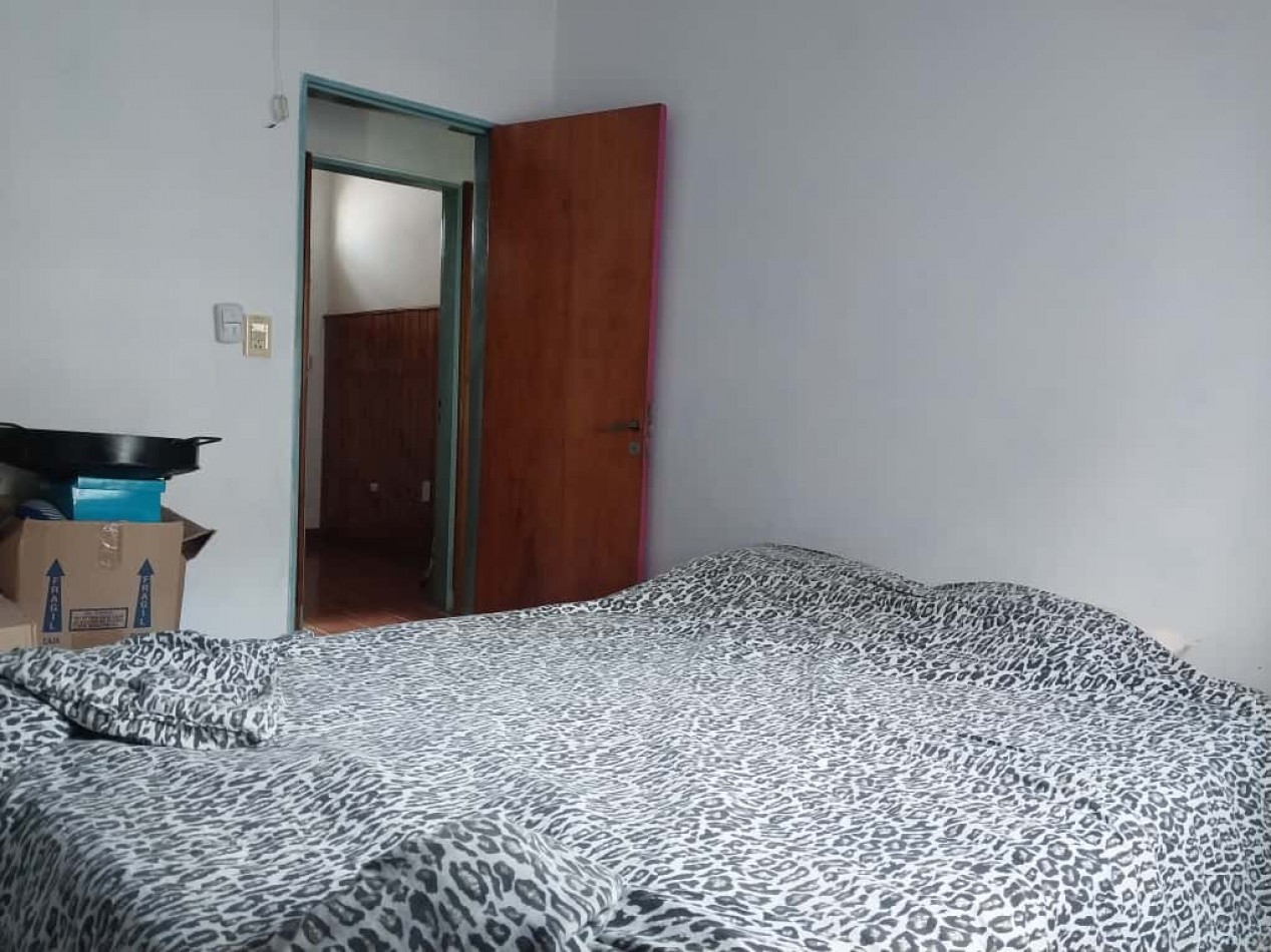 Departamento Interno de Pasillo sin expensas amplio 2 plantas patio terraza asador se aceptar permuta por inferior con patio zona centro