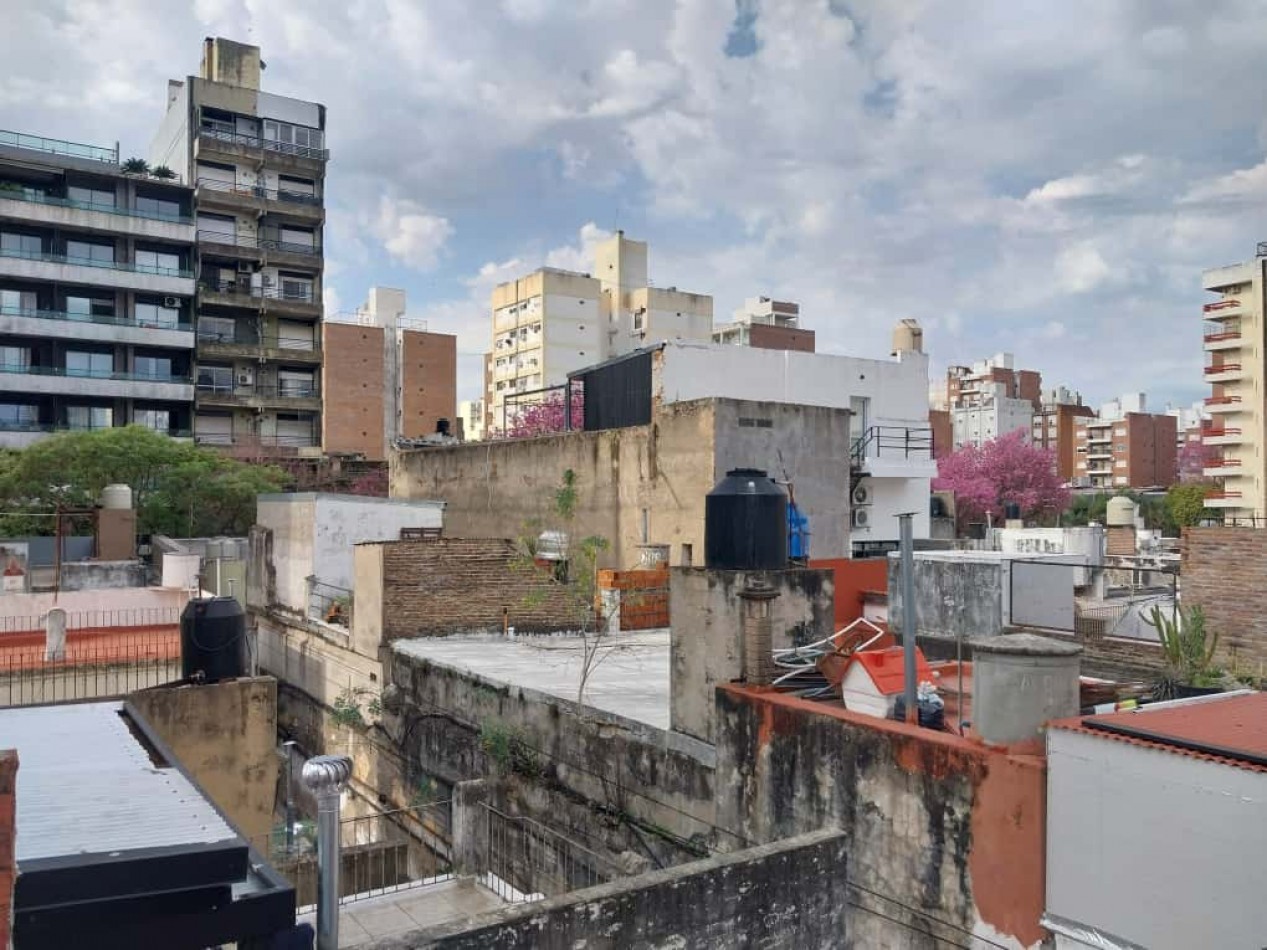 Departamento Interno de Pasillo sin expensas amplio 2 plantas patio terraza asador se aceptar permuta por inferior con patio zona centro